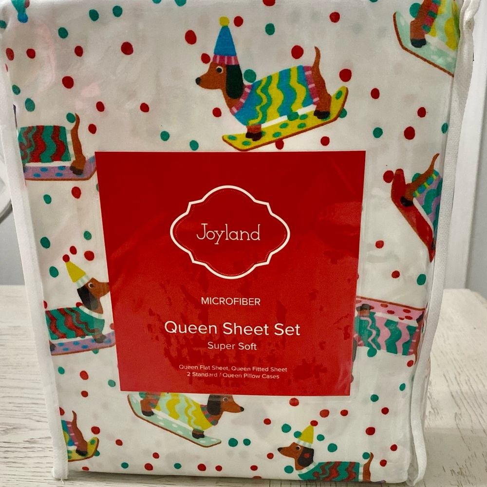 Joyland Queen Microfiber Dachshund Dog Holiday Christmas Winter Dot Sheet Set
